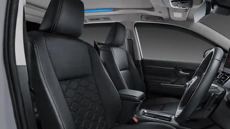 20250919T095430368ZBlackLeatherSeatAllQHEVType